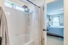 16-20masterBath