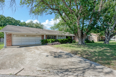 807-Ross-Circle-02