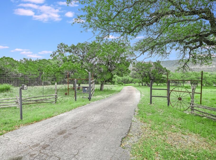 1500 Spoke Hollow Rd, Wimberley, TX 78676
