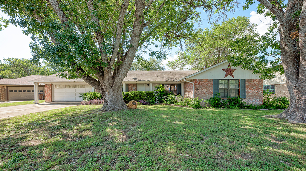807 Ross Circle, Lockhart, TX 78644