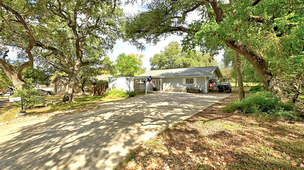 84 Champion Circle, Wimberley, TX 78676