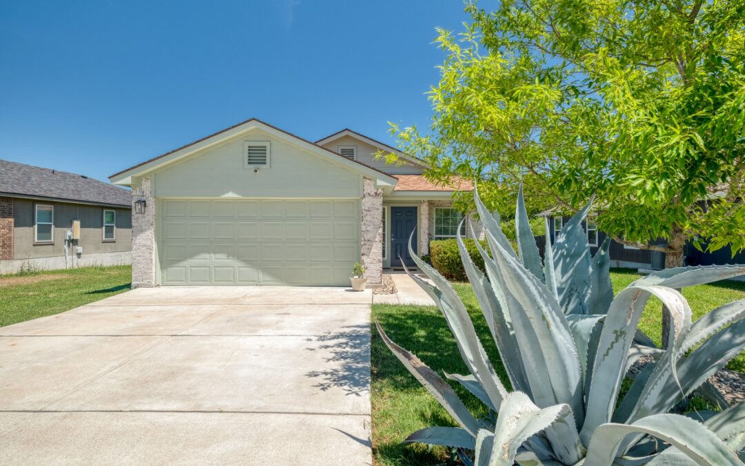 174 Falcon Drive, Luling, TX 78648